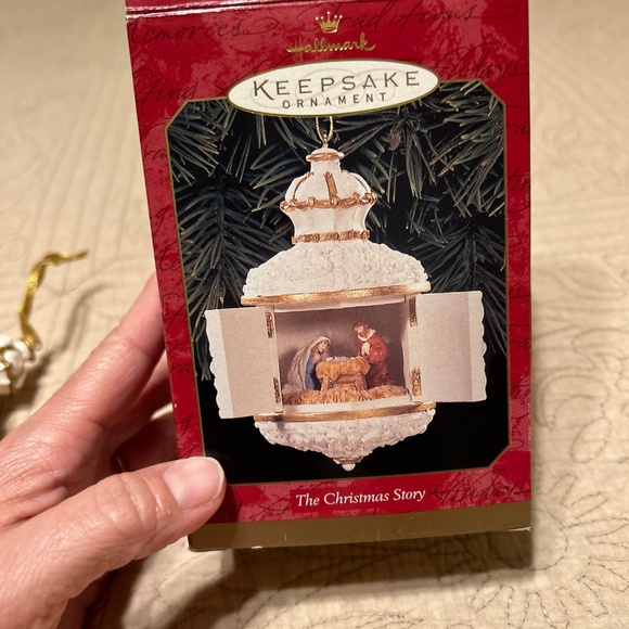 Hallmark Keepsake Ornament The Christmas Story 1999 - Picture 8 of 9